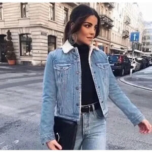 Levi’s Denim Jacket Women’s Small Trucker Sherpa Lined